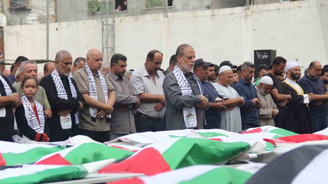 Enkazdan üç yıl sonra çıkarılan 75 filistinli son yolculuğuna uğurlandı