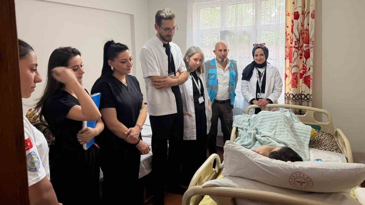 erbaa'da meslek yüksekokulu öğrencileri evde bakım hizmetlerine destek veriyor