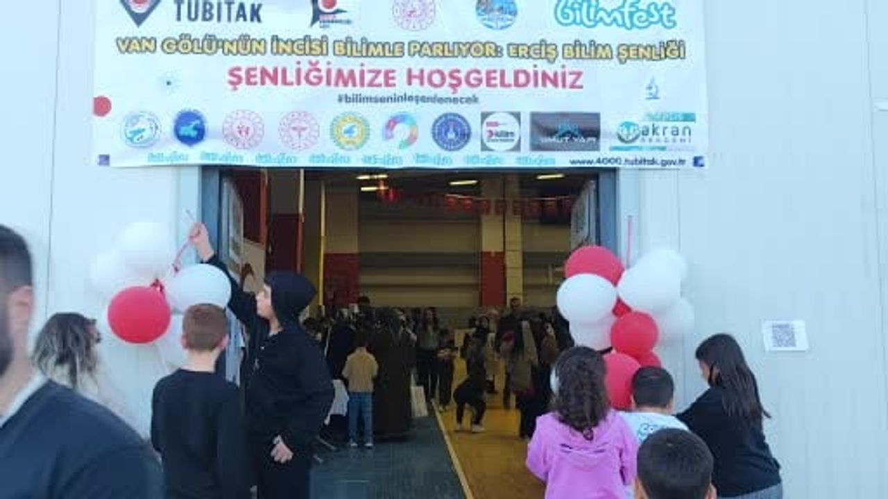 Erciş'te öğretmen çiftin vizyonuyla çocuklar bilimle buluştu
