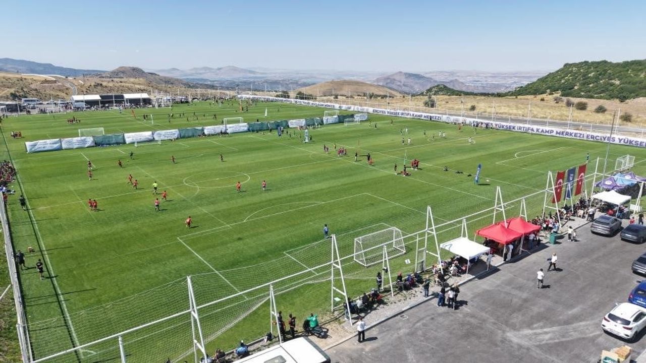 Erciyes'te yüksek irtifa kampı yazın 40'ın üzerinde takımı ağırladı, kışta rekor hedefi