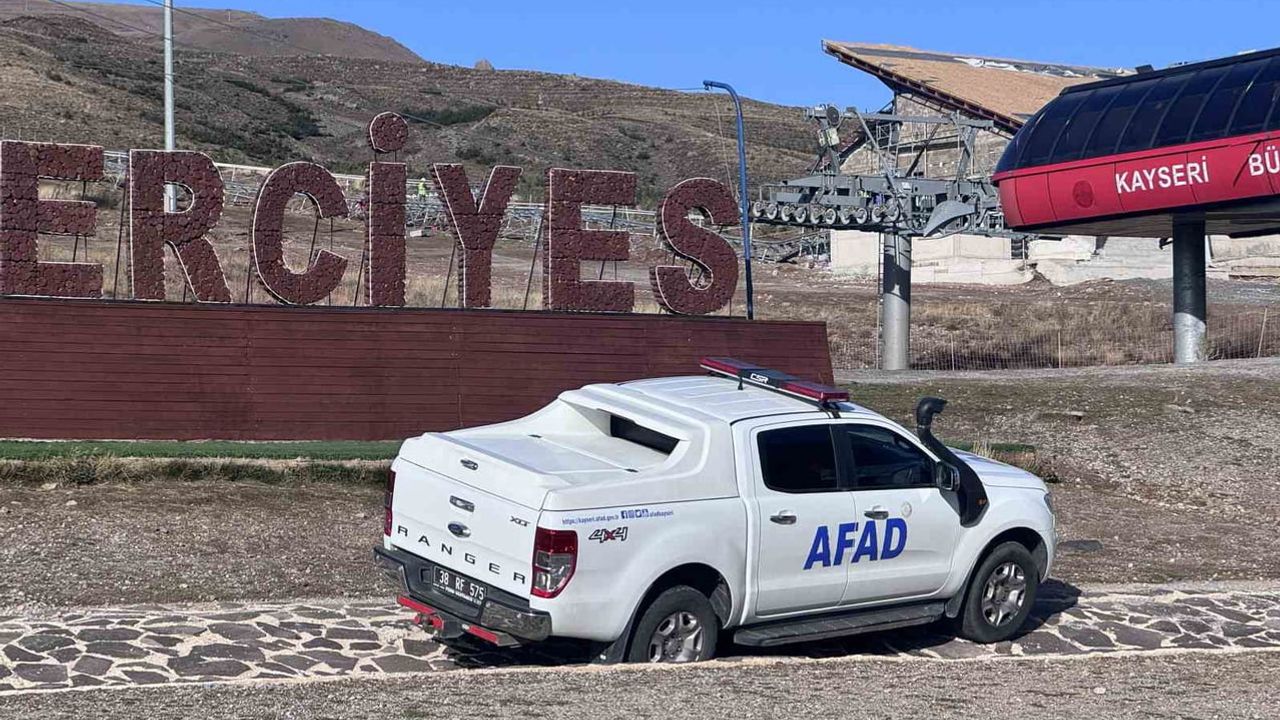 Erciyes'te yürüyüşte düşen iki Hollandalı turistin bulunması için AFAD, JAK ve UMKE seferber oldu