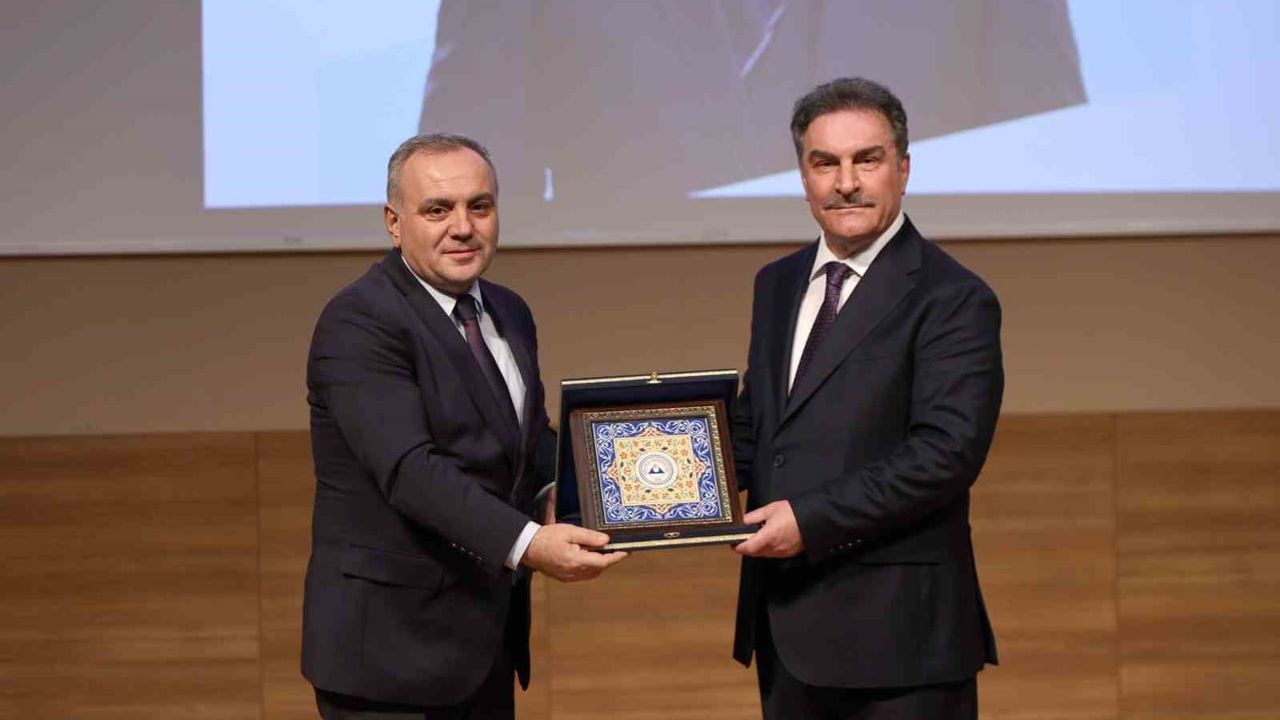 Erciyes Üniversitesi'nde açılış dersi iletişim ve güvenlik odağında