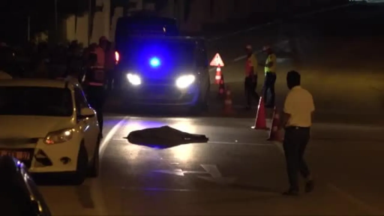Erdemli'de ışıklı kavşak yakınında yaya yaşamını yitirdi
