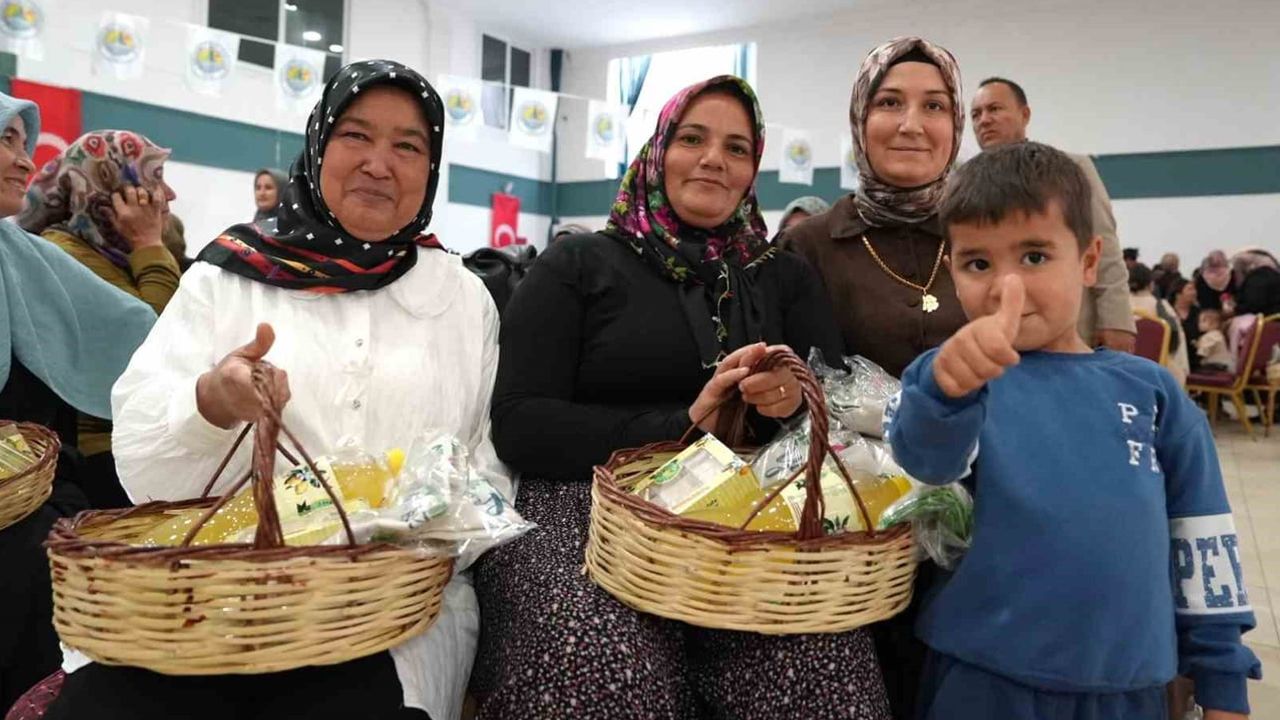 Erdemli'de kadın çiftçiler onurlandırıldı, tarımsal destekler paylaşıldı