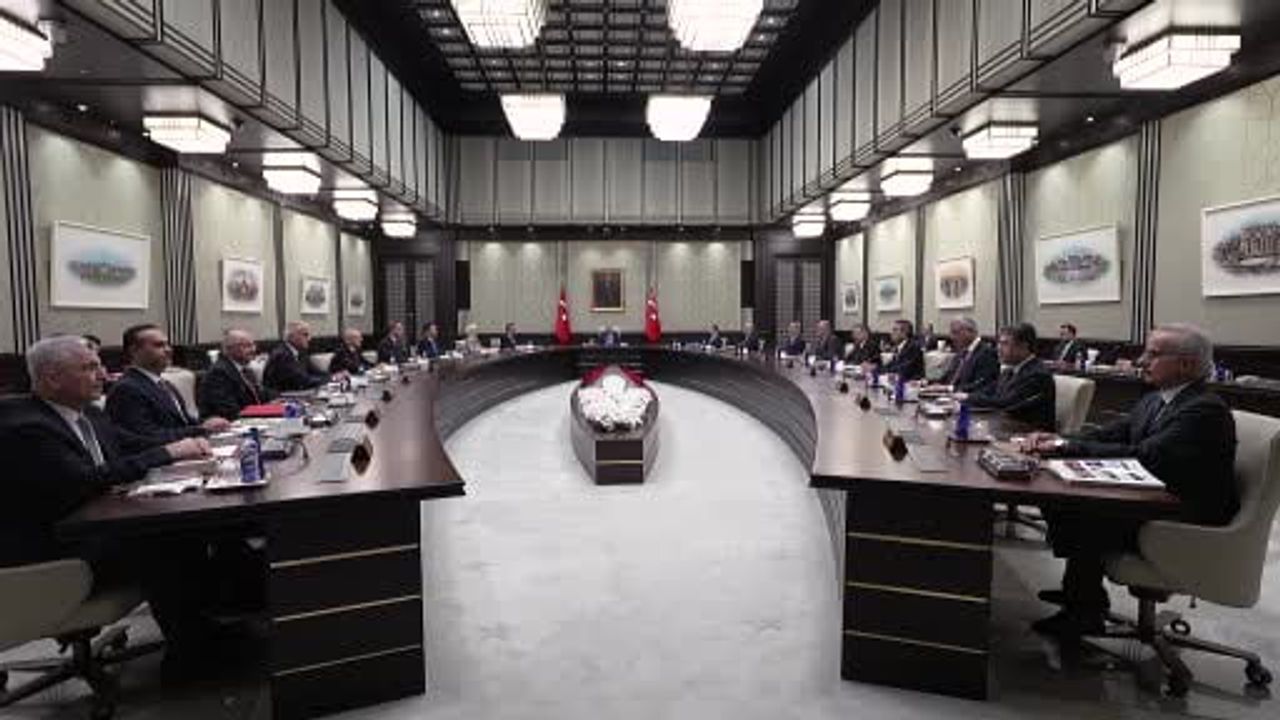 Erdoğan başkanlığında kabine toplantısı başladı