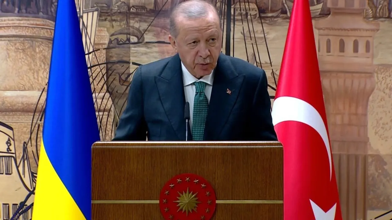 Erdoğan Dolmabahçe'de Zelenskiy ile barış, Karadeniz güvenliği ve ticari hedefleri ele aldı