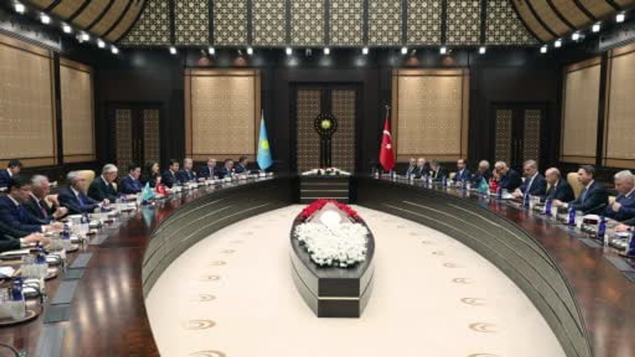 Erdoğan ve Tokayev heyetlerle bir araya geldi