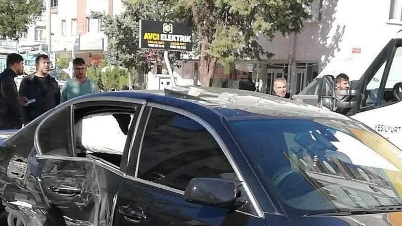 Ereğli'de kavşakta peş peşe çarpışma: üç kişi hastaneye kaldırıldı