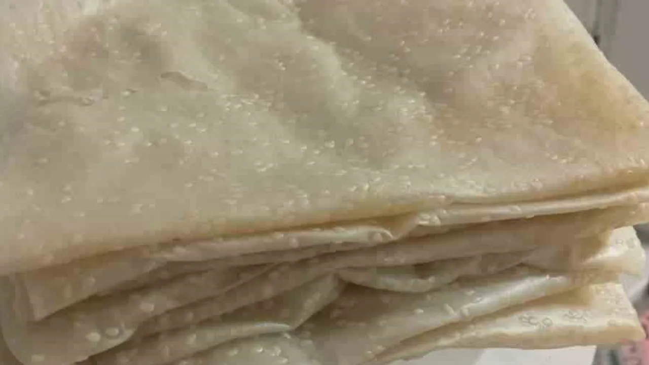 Erken yağmurlar üretimi işleme dönüştürdü: Çermik'te üzüm çatlaması üreticileri yönlendirdi