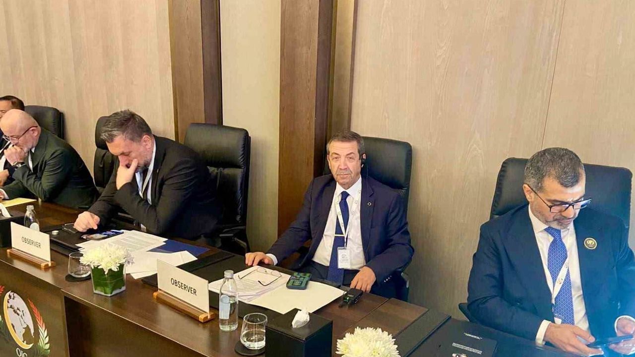 Ertuğruloğlu Bağdat'ta İİT 52. toplantısında KKTC'yi temsil etti