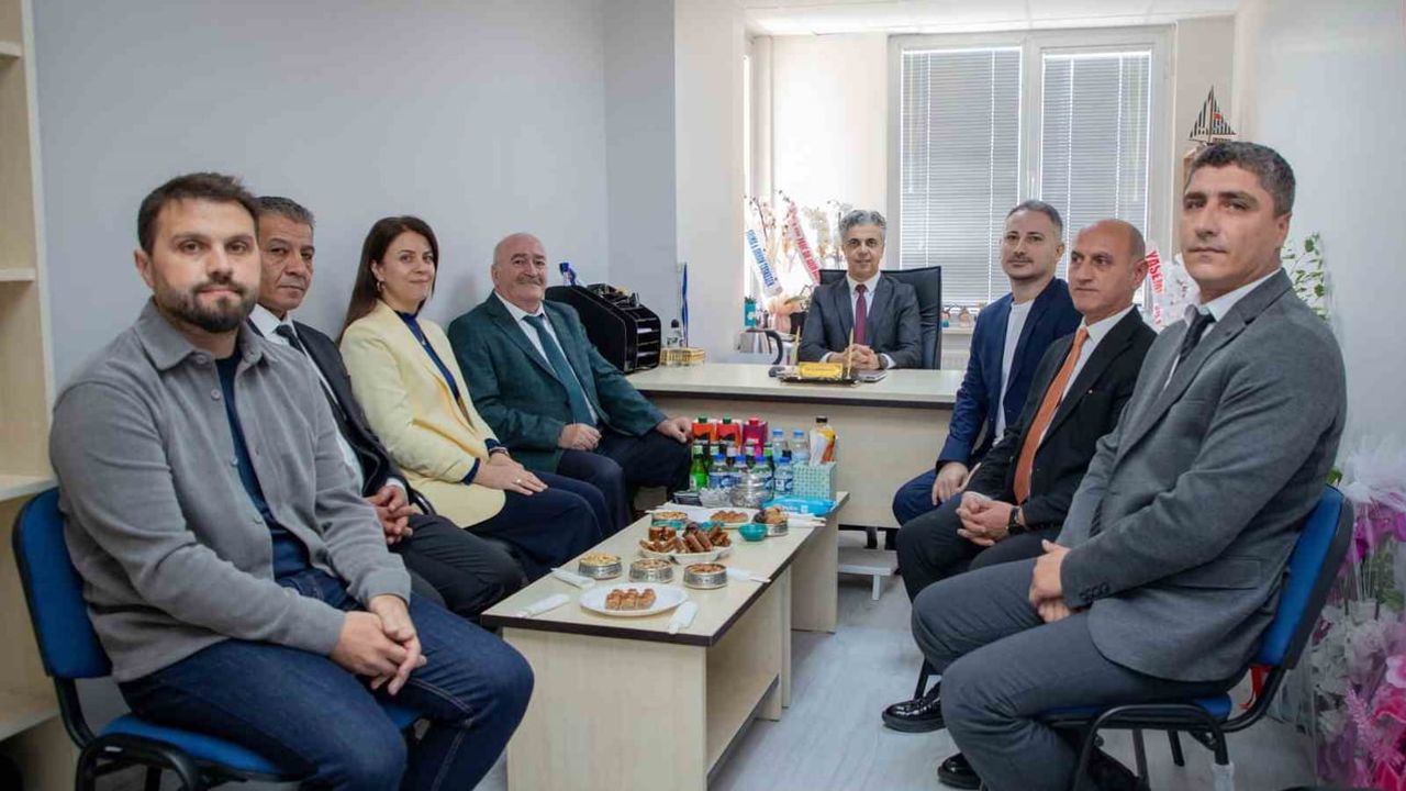 Erzincan Binali Yıldırım Üniversitesi rektörü doçent akademisyenleri ziyaret etti