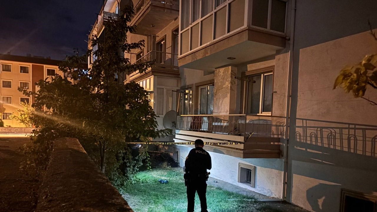 Erzincan’da 4. kattan düşen 77 yaşındaki kadın hastanede yaşamını yitirdi