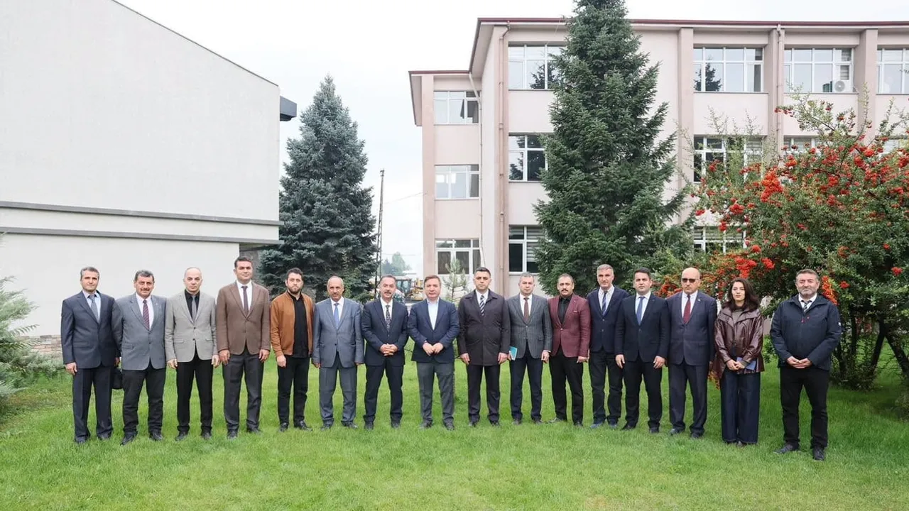 Erzincan'da altyapı atağı: 140 kilometre yeni asfalt ve geniş çaplı yol bakımı