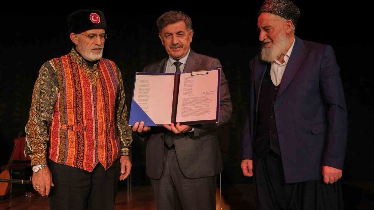 Erzincan'da aşıklar gecesiyle kültür melodileri yaşatıldı