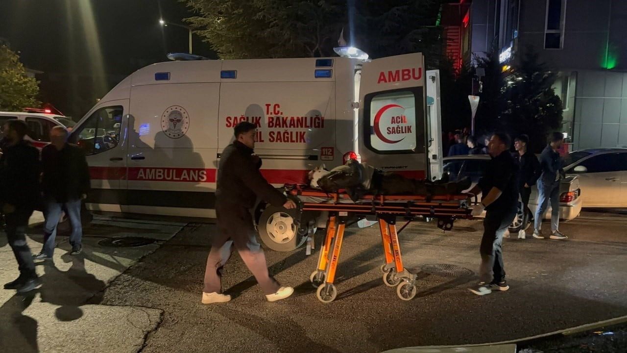 Erzincan'da Atatürk Mahallesi Kırklar Caddesi'nde çarpışma: motosiklet sürücüsü yaralandı