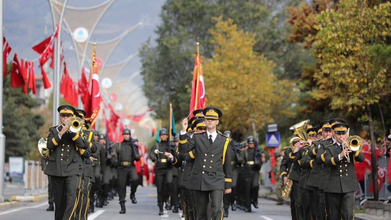 Erzincan'da cumhuriyetin 103. yılı törenlerle kutlandı