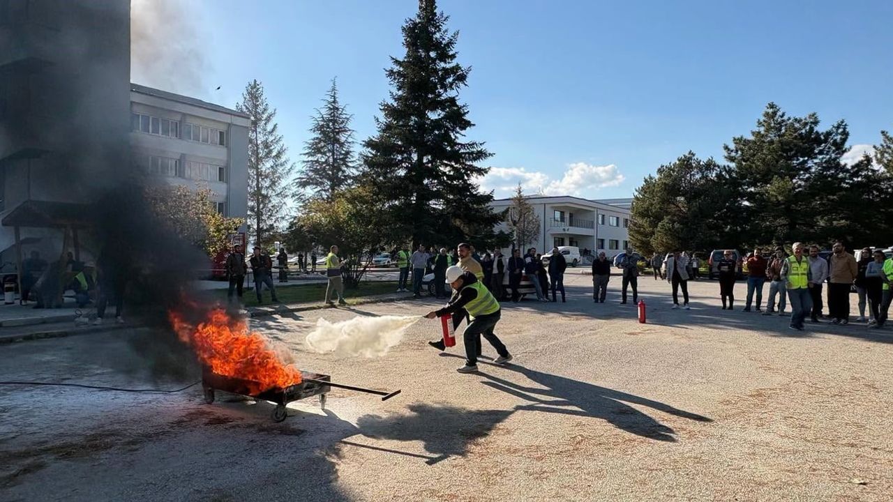 Erzincan'da görev bilinci: TEİAŞ personeline uygulamalı yangın ve ilk yardım eğitimi