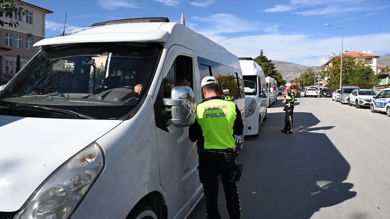 Erzincan'da Güvenli Okul Önleri Uygulaması: okul çevresinde kapsamlı kontroller