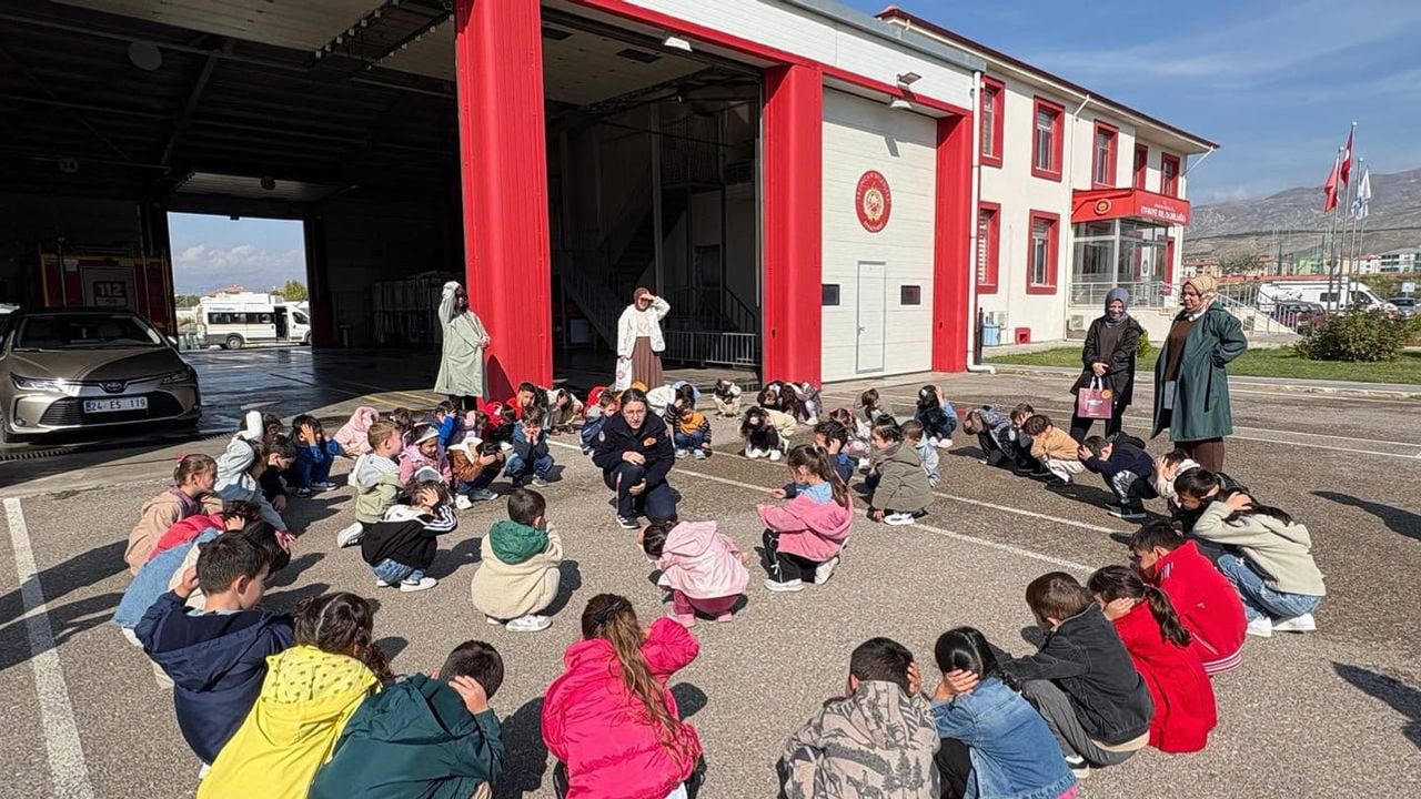 Erzincan'da minikler itfaiyeyi yakından tanıdı