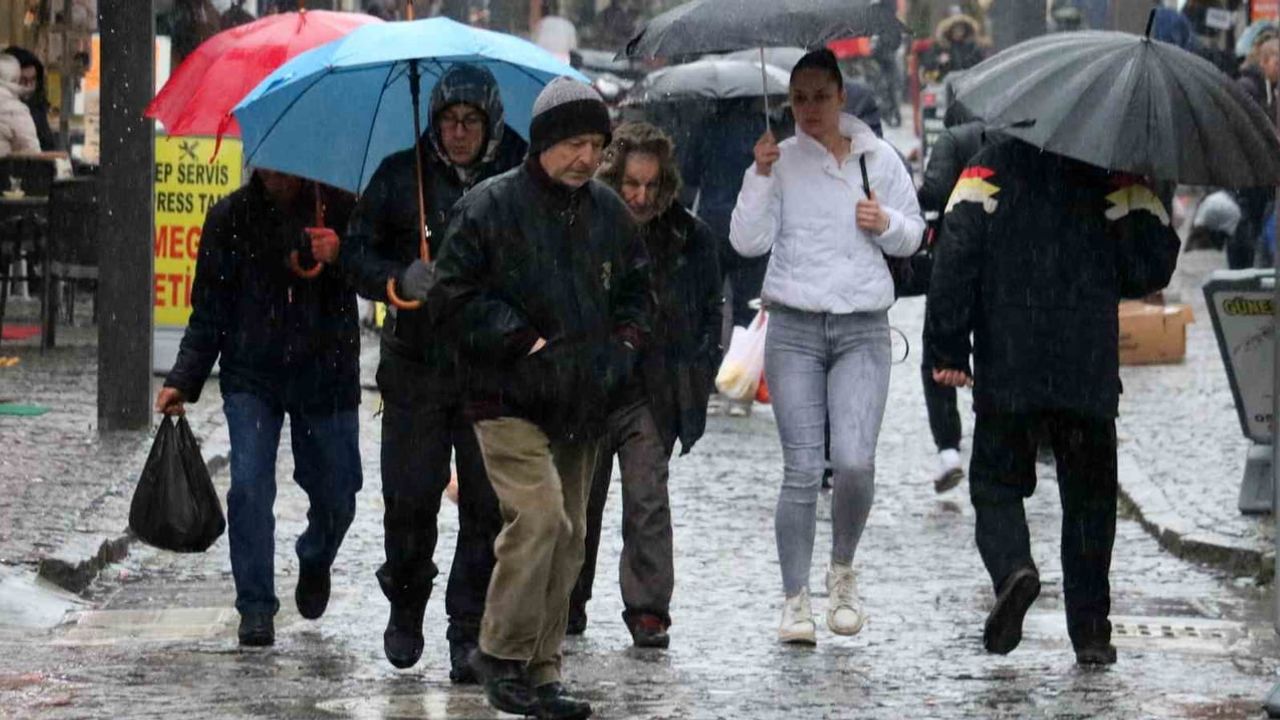 Erzincan'da sabah ve gece sisle birlikte sağanak riski