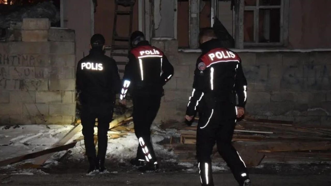 Erzincan'da sürdürülen çalışmada 35 aranan şüpheli adliyeye gönderildi