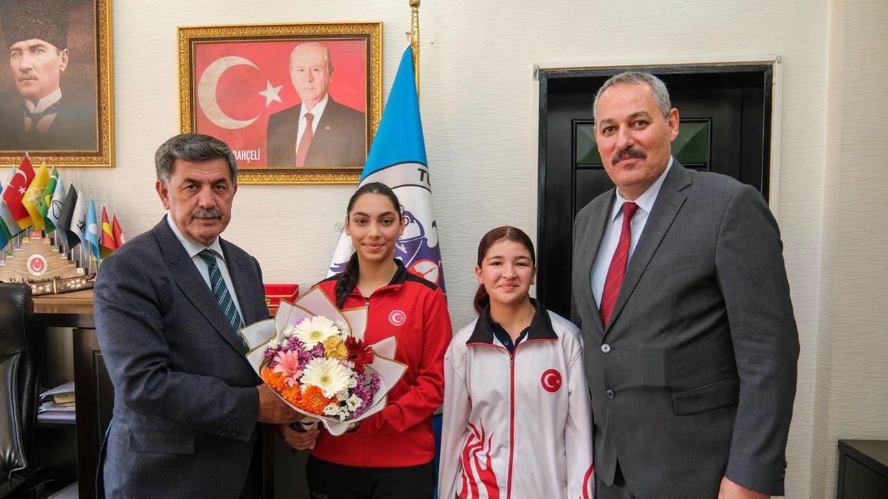 Erzincan'da ulusal ve Balkan başarısı gösteren sporcular başkan Aksun ile buluştu