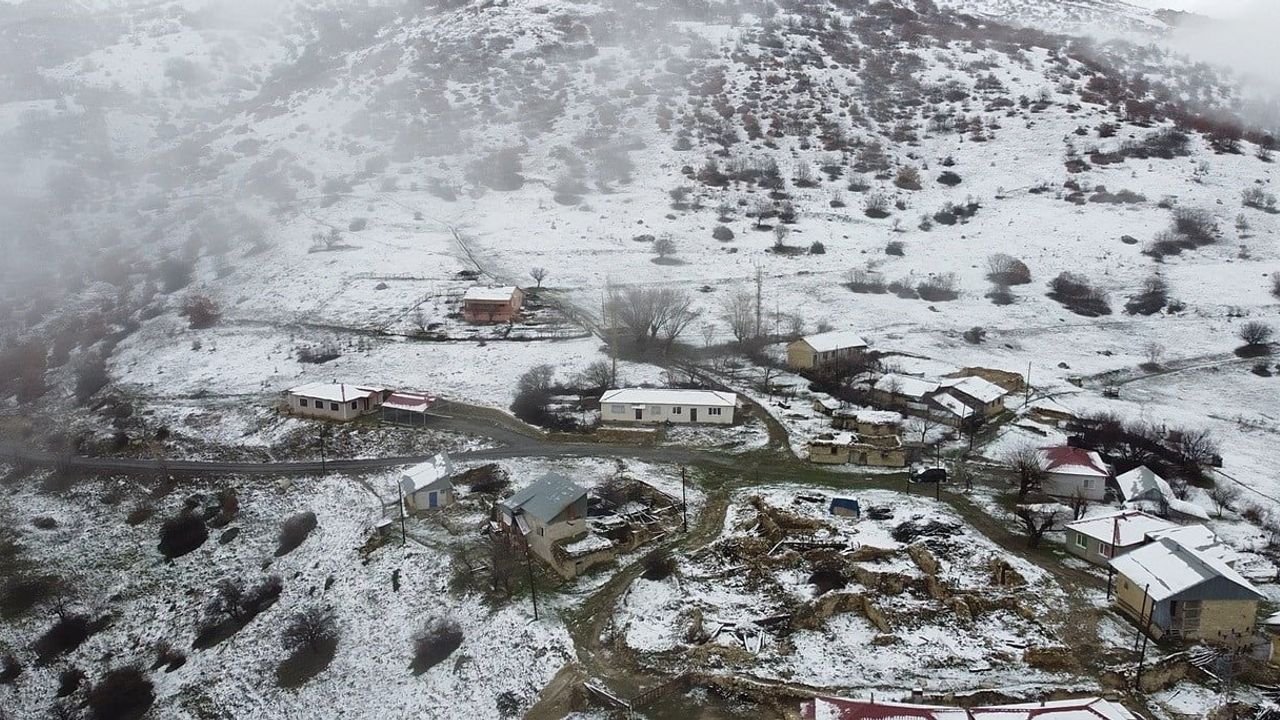Erzincan'da zirveler beyaza büründü, yaylalarda sürpriz kar