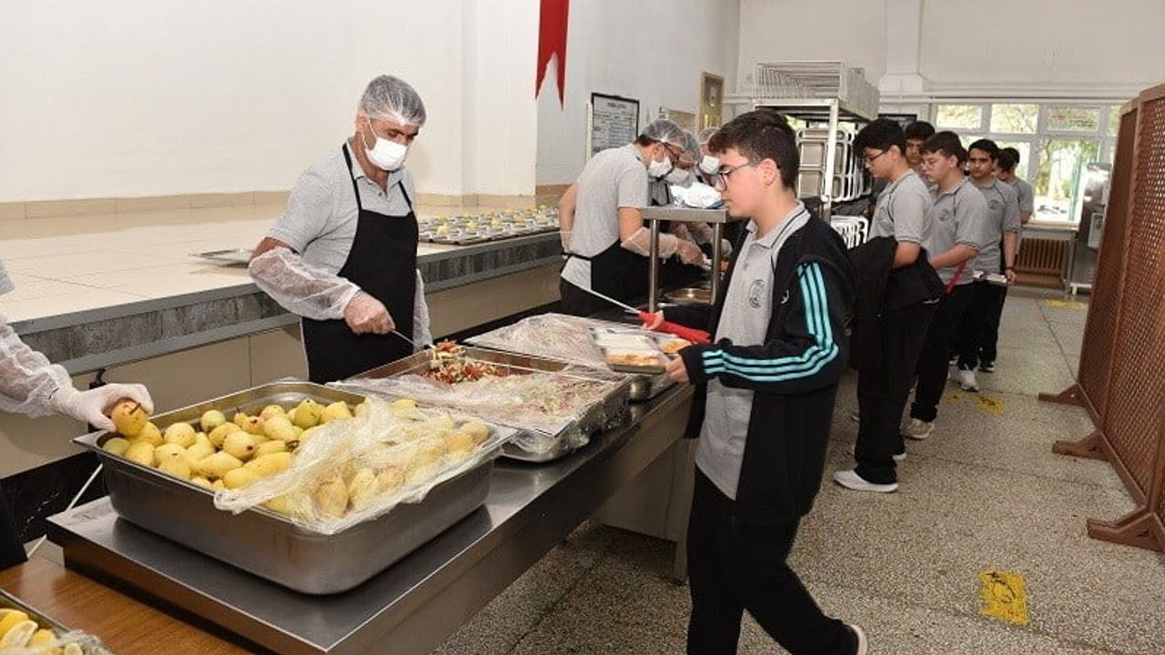 Erzincan Fen Lisesi öğrencileri asker hayatını keşfetti: Mehmetçik ile Bir Gün etkinliği