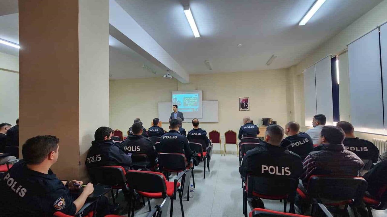 Erzincan POMEM’de 'baba okulu' ile aile bağlarına odaklanan eğitim