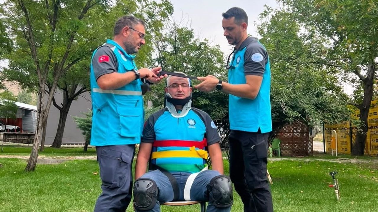 Erzincan UMKE gönüllülerinin müdahale kapasitesi eğitimlerle güçlendi