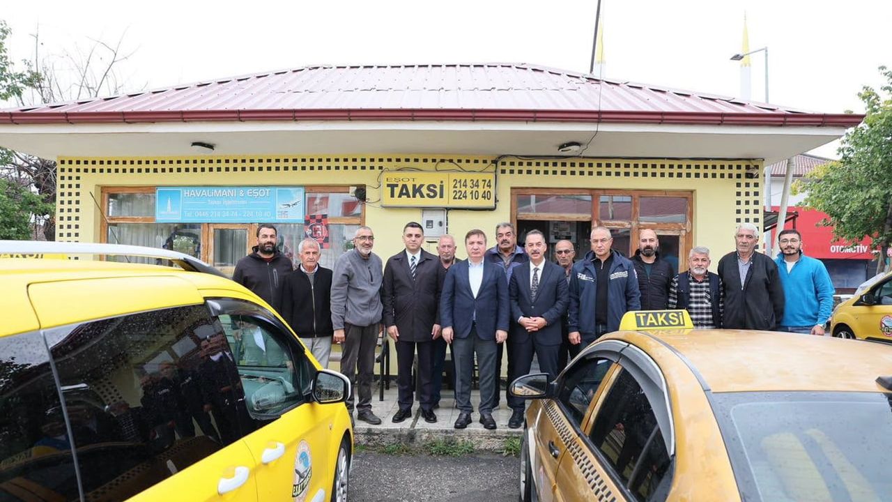 Erzincan valisi esnafın nabzını tuttu taksi durağında buluştu