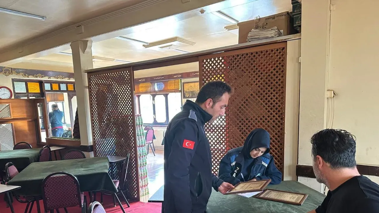 Erzincan zabıtasından kapsamlı kahvehane ve çay ocağı denetimi