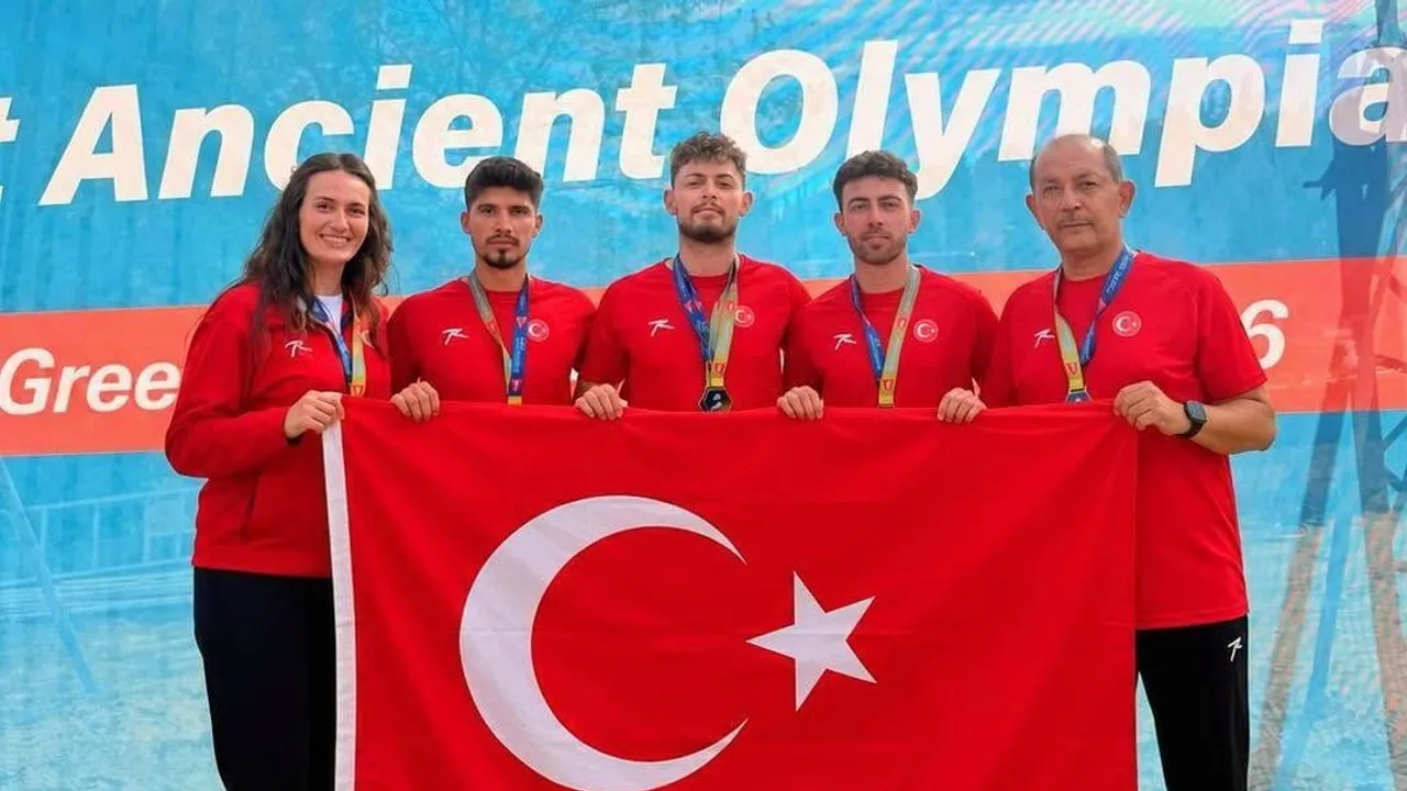 Erzincanlı üç sporcu Türkiye'yi air badminton'da Avrupa ikinciliğine taşıdı