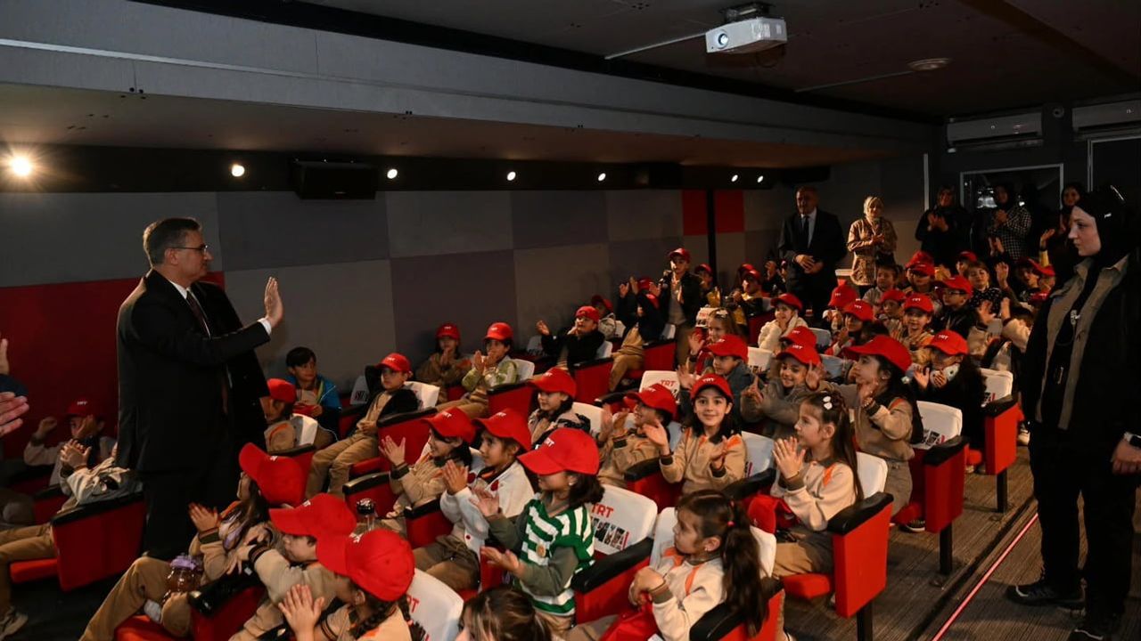 Erzurum'da beyaz perde heyecanı: sinema tirı 5 bin öğrenciyi ağırladı