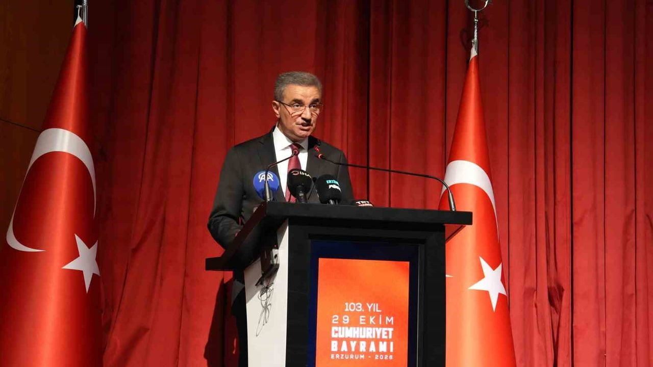 Erzurum'da cumhuriyet coşkusu Atatürk Üniversitesi'nde tören