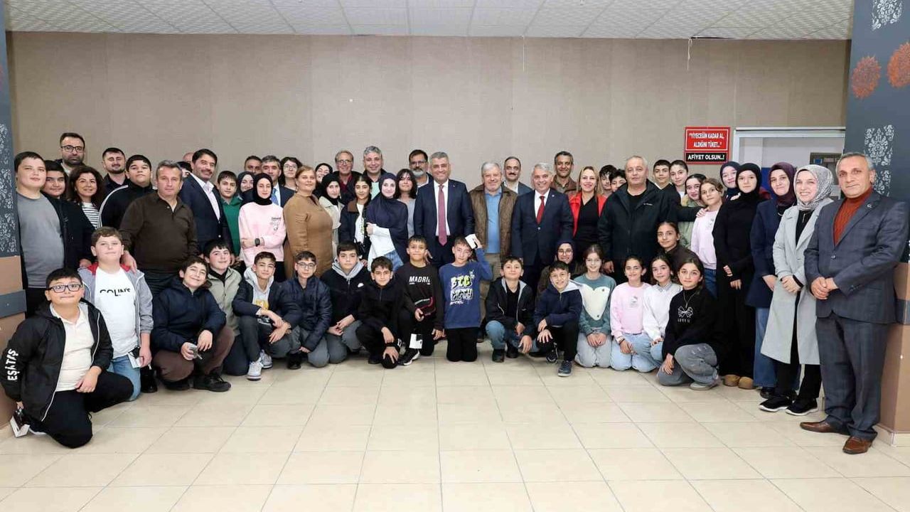 Erzurum'da öğrenciler 'Bizim Gök Kubbemiz' projesinde bir araya geldi