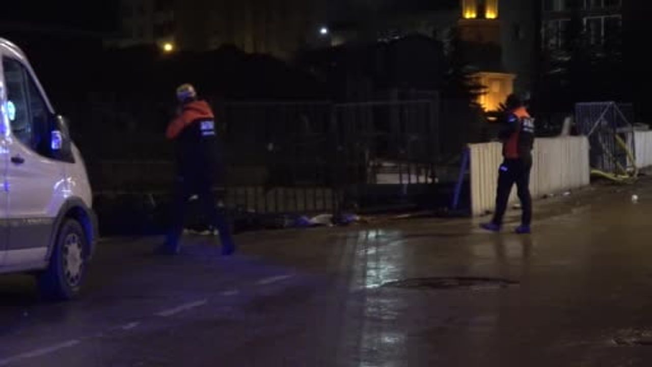 Erzurum’da sağanak inşaat temelini çökertti, ana cadde önlem amaçlı kapatıldı