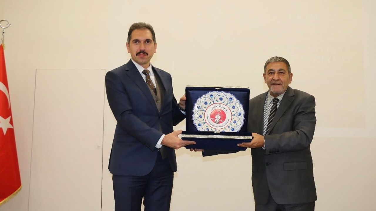 Erzurum'da saltanattan cumhuriyete uzanan sürecin dönüm noktaları anlatıldı