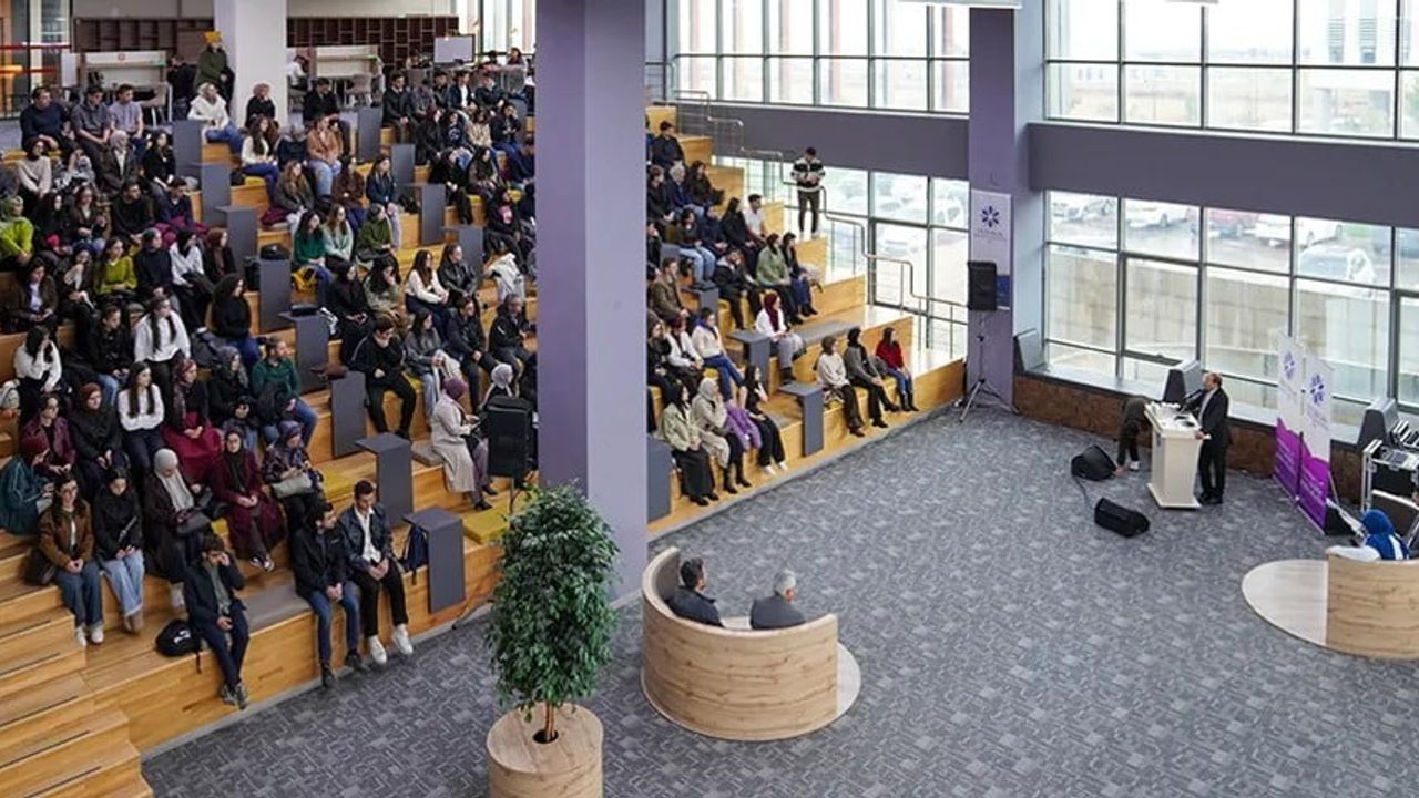 Erzurum Teknik Üniversitesi yeni kaydolanları 'üniversitene hoş geldin' programıyla ağırladı
