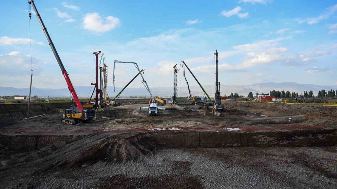 Erzurum'un yeni stadyumu için saha denetimi: proje hızla ilerliyor