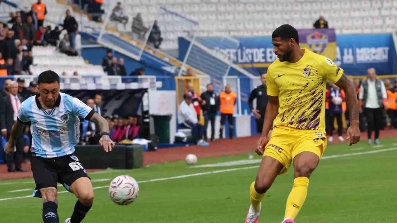 Erzurumspor ilk yarıda öne geçti: Cardoso ağları buldu