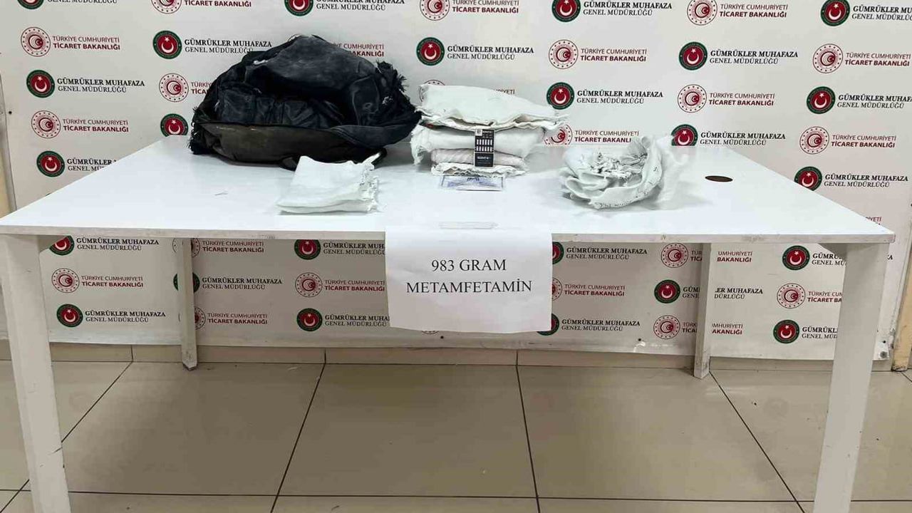 Esendere'de sınır kapısında gizli taşıma yöntemleriyle 1 kilo 513 gram metamfetamin bulundu