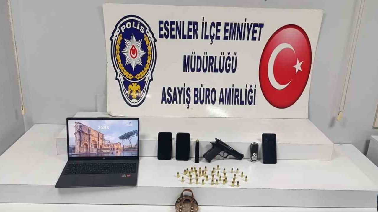 Esenler'de çatıda mahsur kalan firari şüpheli evde silah ve 45 sayfa evrakla yakalandı