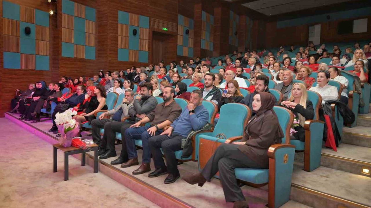 Esenyurt’ta 103. yıl kutlaması türkülerle coştu