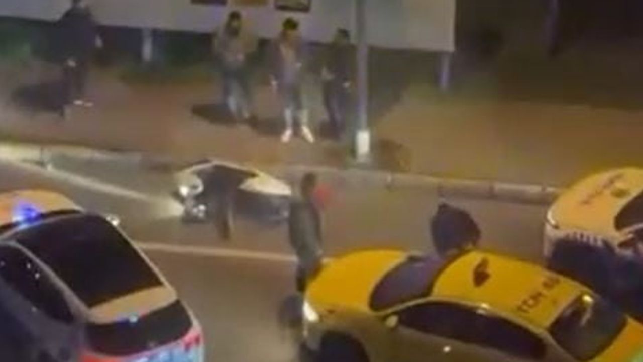 Esenyurt'ta kaçış sonrası motosikleti yola atan şüpheli havaya ateşle durduruldu