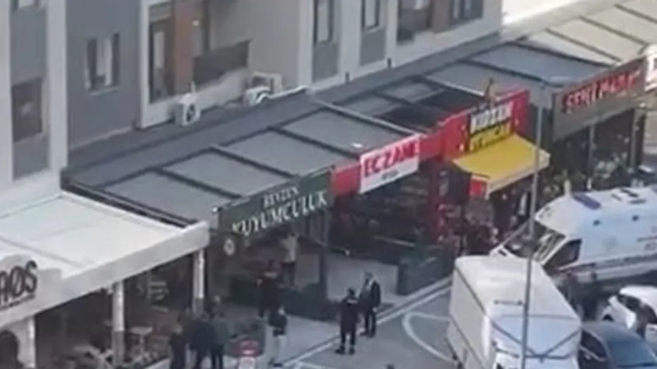 Esenyurt'ta kuyumcuda silahlı saldırı: eczane çalışanı yaralandı, şüpheli araçla kaçtı