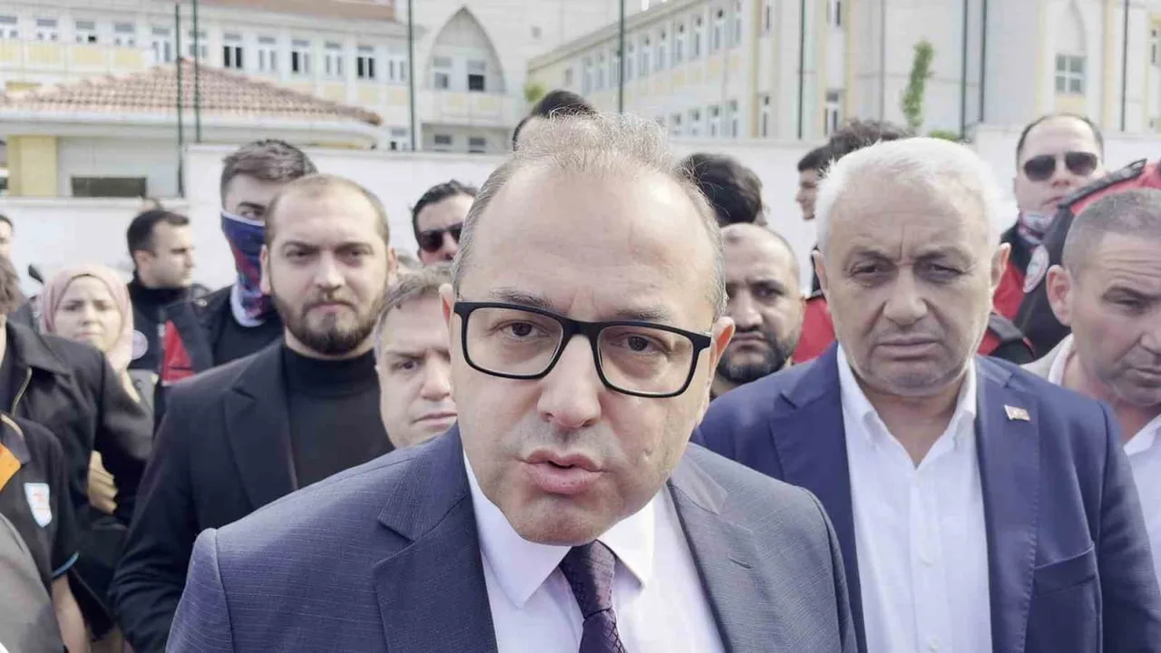 esenyurt’ta lisede bıçaklı kavga: iki öğrenci yaralandı