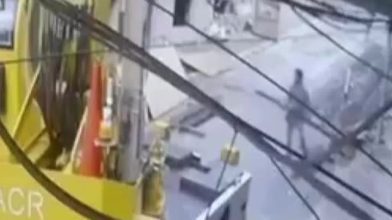 Esenyurt'ta vinç halatı kopması bir işçiyi son anda kurtardı