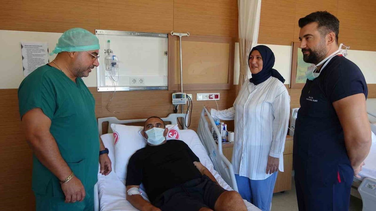 Eşinden gelen organla kısa sürede yanına döndü: laparoskopik nakil hayatlarını değiştirdi
