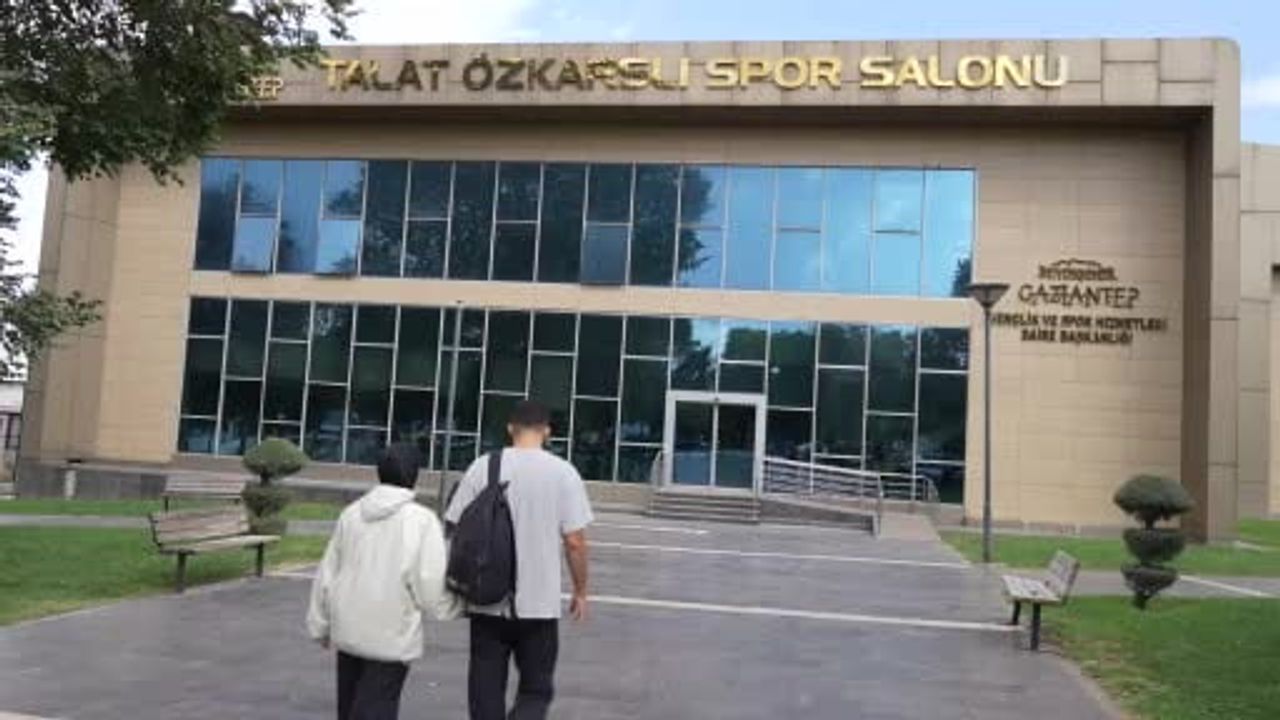 Eşinin desteğiyle dünya şampiyonluğuna uzanan karateci Eren Akkurt